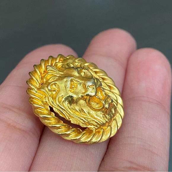 Vintage Unsigned Lion Head Roaring Lion Gold-tone Pierced Earrings - Picture 10 of 12